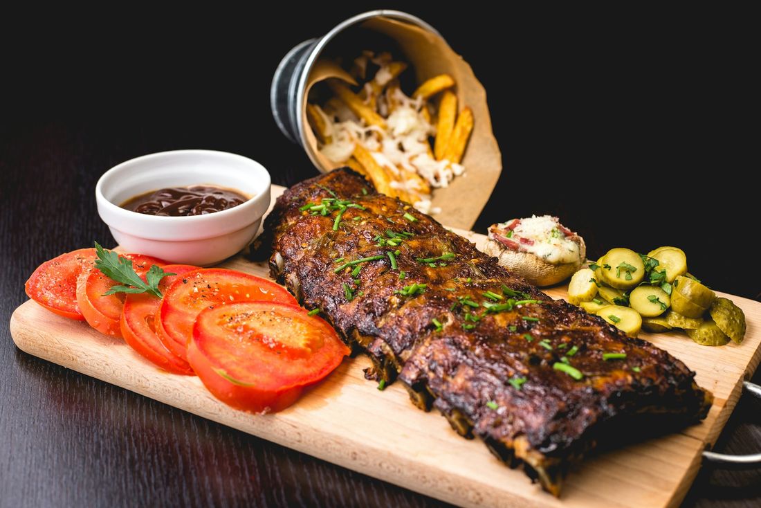 Barbecue platter with ribs and sides